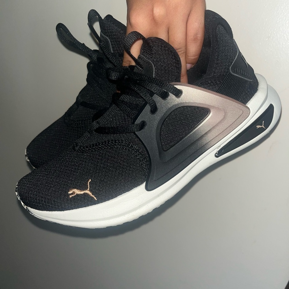 Women puma running shoes